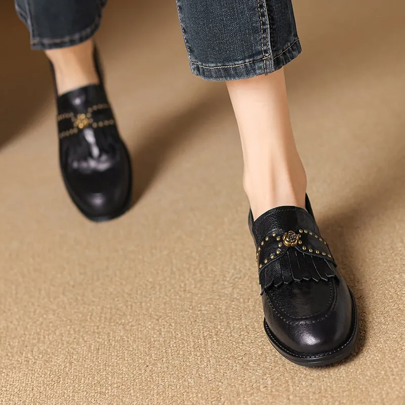 Retro Leather Tassels Loafers for Women Round Toe in Black/Beige